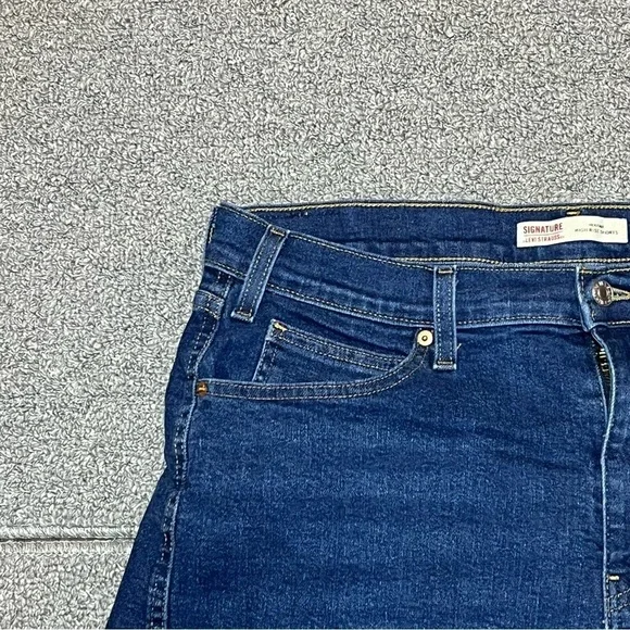 Levi’s Signature Heritage High Rise Denim Shorts Womens Size 35 Blue Raw Hem - Picture 2 of 7